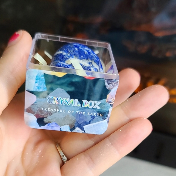 Lapis Lazuli Tumble stone on a gift box 🎁 - Picture 4 of 5